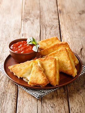 Triángulos de queso empanizados